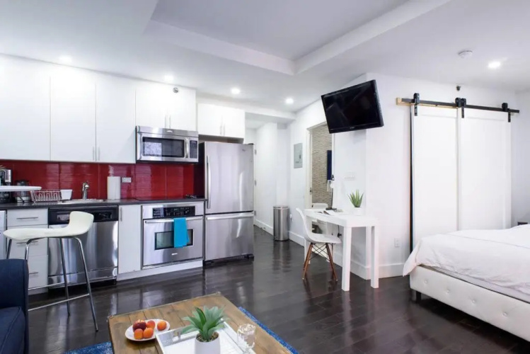 809-4b Studio Balcony W D Prime Location