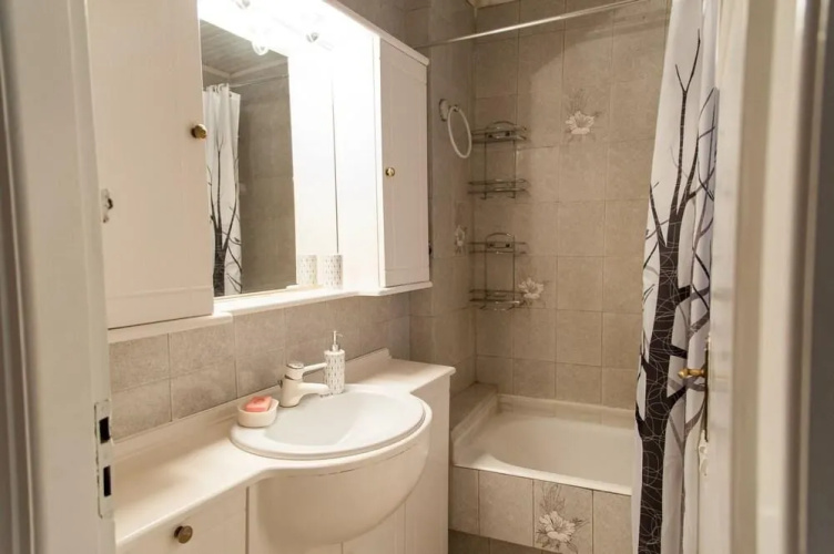 Bright Apt In Thisseio
