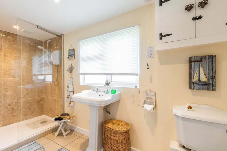 Host Stay Two Hoots Chalet