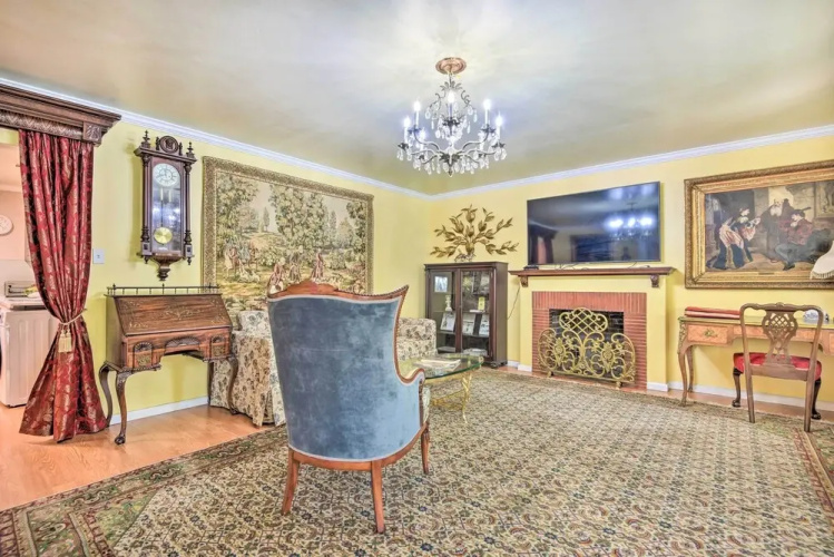 Romantic Pasadena Home w/ Covered Porch!