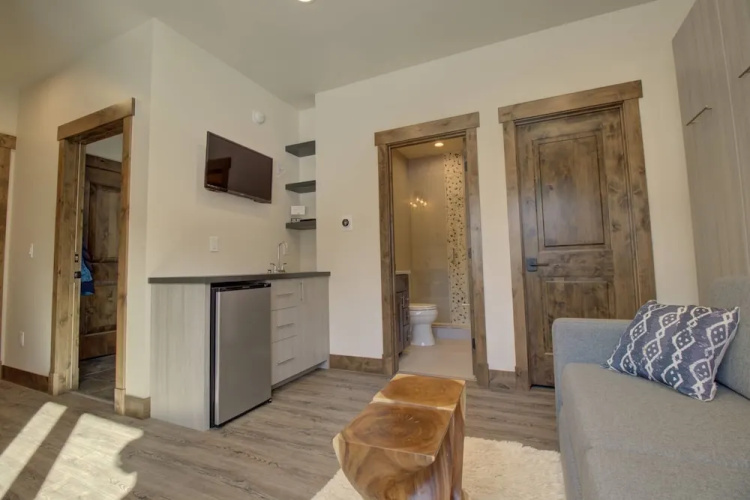 5th Ave Unit 2 Studio townhouse