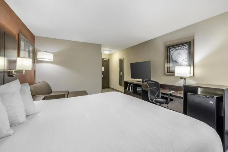 Best Western Plus Lees Summit Hotel  Suites