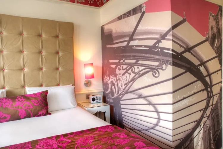 Standard Double room with city view