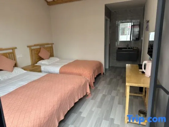Deluxe Family Suite