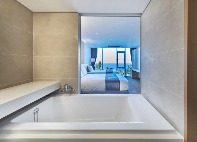 Deluxe Twin room with ocean view
