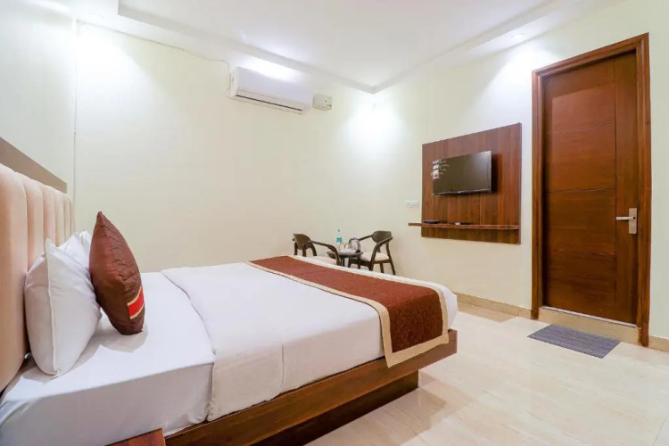 Fabhotel The Premium Suits