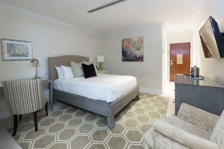 The Cincinnatian Hotel Curio Collection by Hilton