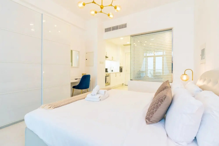 Gorgeous Studio with breath-taking Palm Views