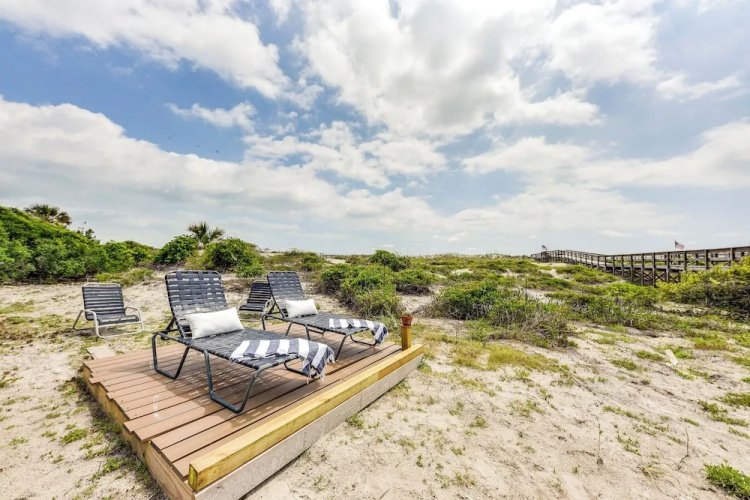 Oceanfront Amelia Island Cottage: Deck & Boardwalk