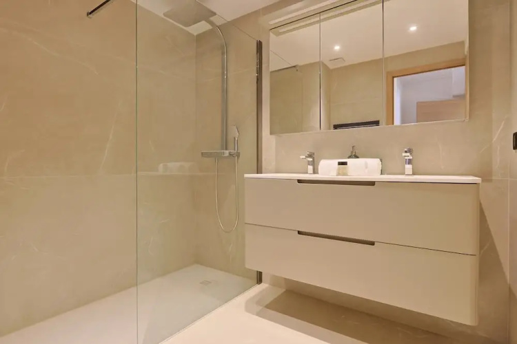 Le Jungle in Cannes With 2 Bedrooms and 2 Bathrooms