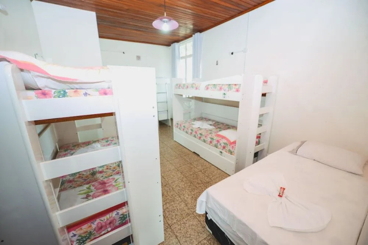 Hostel Caçari