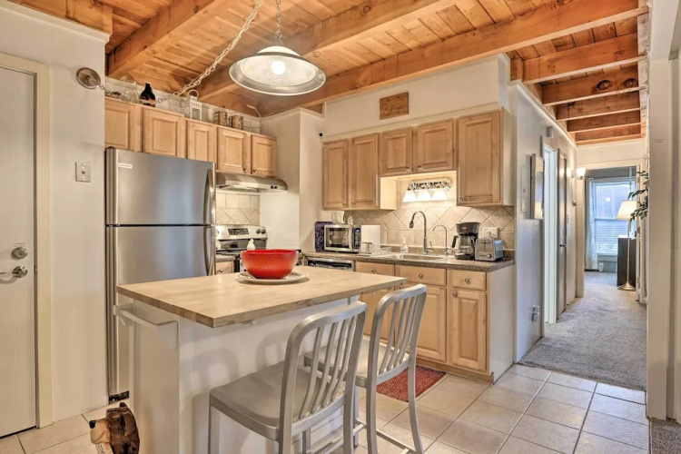 Ski Shuttle & Pool: Modern Silverthorne Condo!