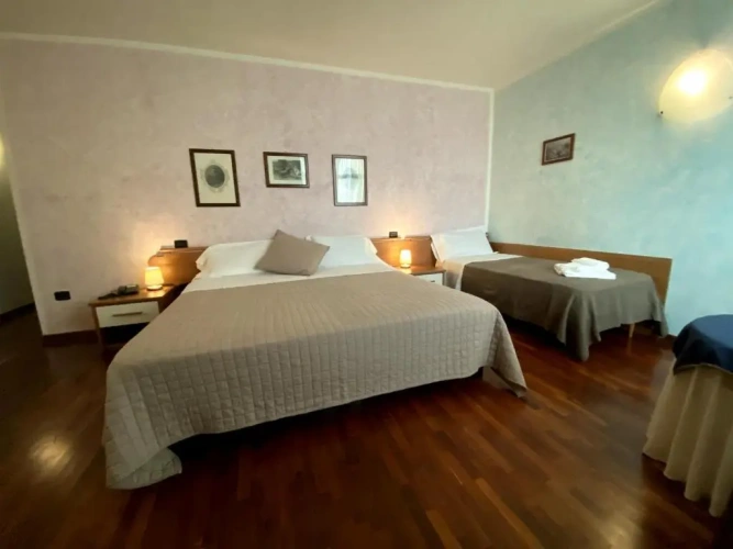 Standard Triple room