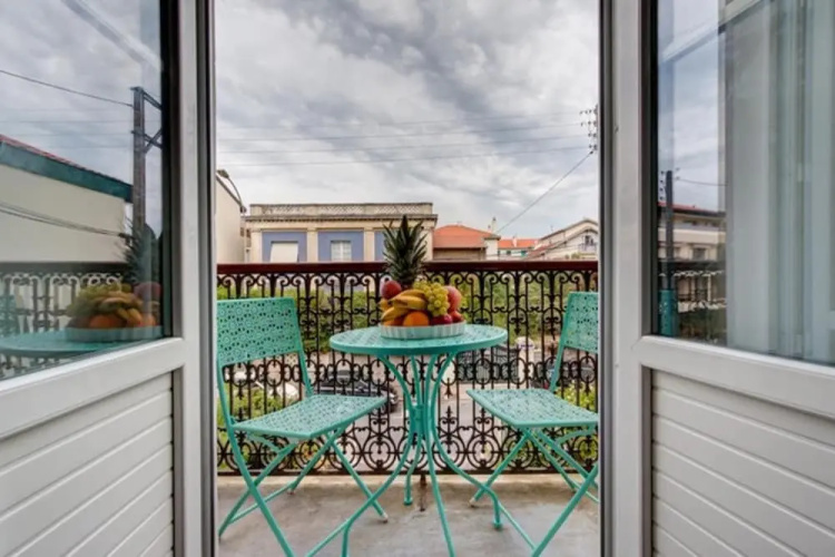 Cozy Apt Near Côte des Basques w/ Parking!