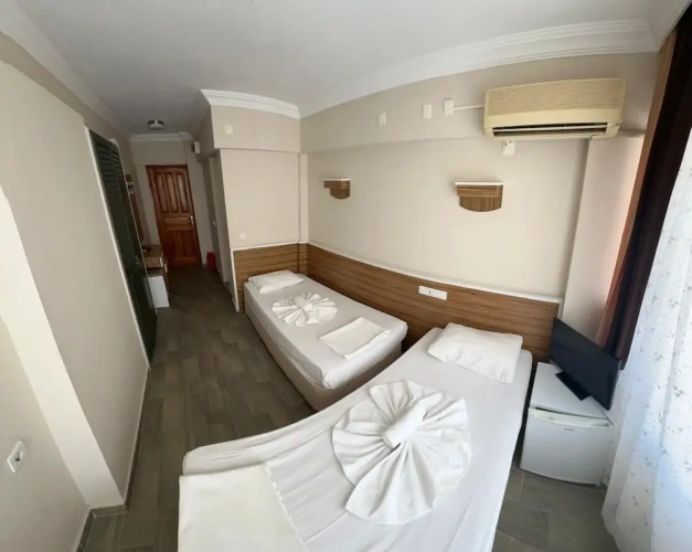 Standard Twin room with balcony