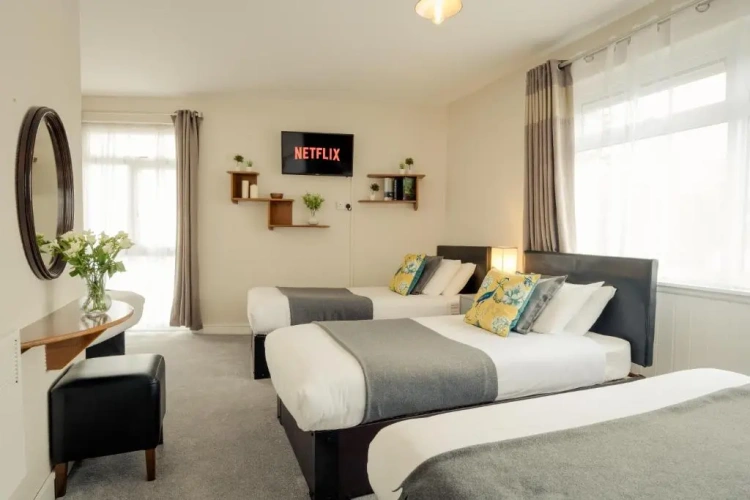 Standard Triple room