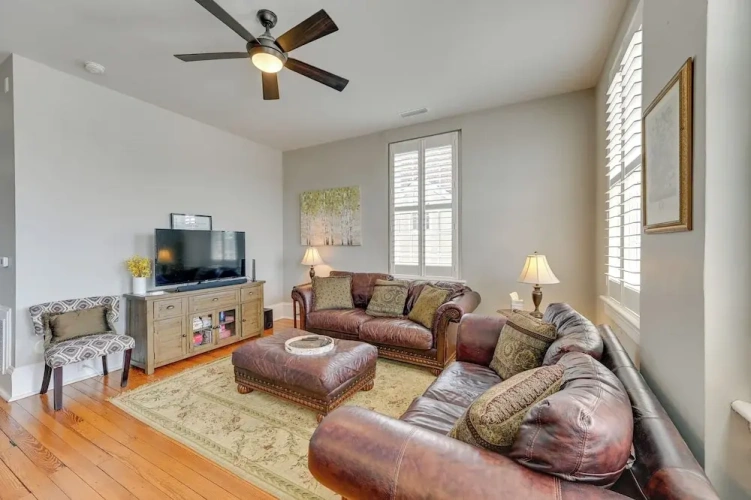 2 Bedrooms Apartment