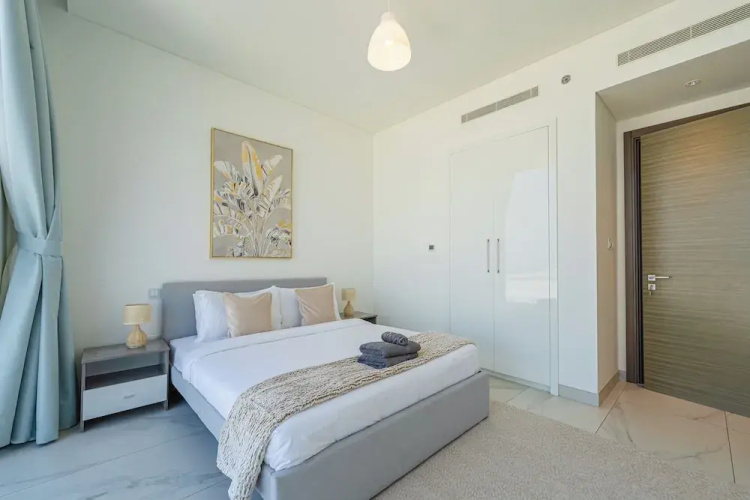 Marco Polo - Stunning 2BR with Burj View, Spacious Gym & Pool