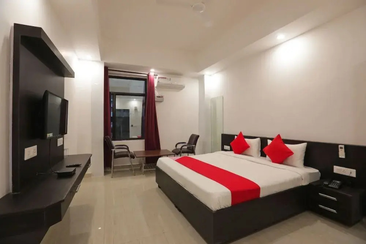 OYO 43440 Hotel Belmorrise