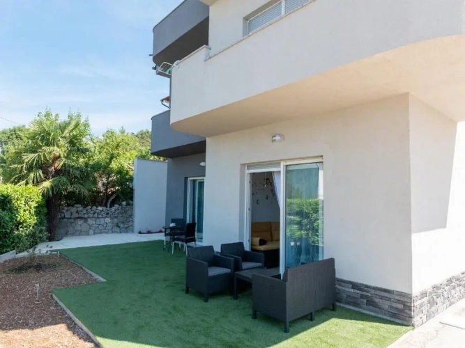 2 Bedrooms Apartment