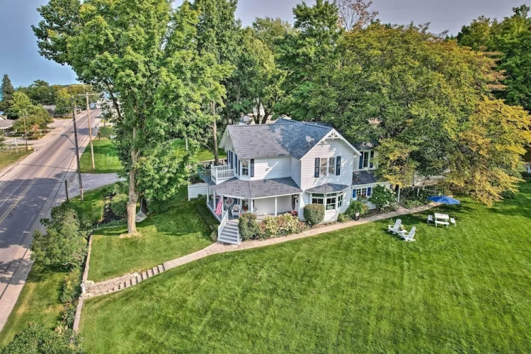 4 Bedrooms Cottage