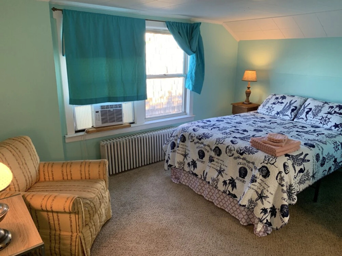 Rustic Rooftop Delight - Bay Front 2 Bedroom Apts by RedAwning