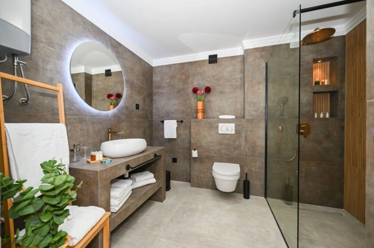 1 Bedroom Comfort Apartment with courtyard view