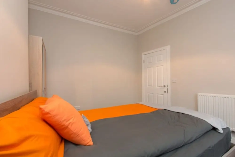 4 Bedrooms Cottage