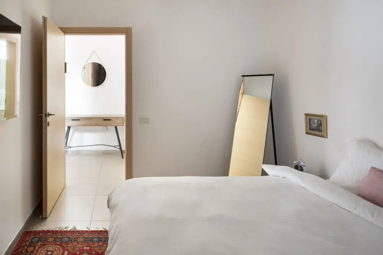 Cozy 2BDR with Parking