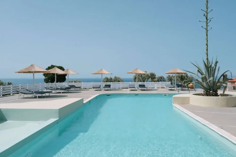 Cozy Gem With Access to a Sparkling Shared Pool