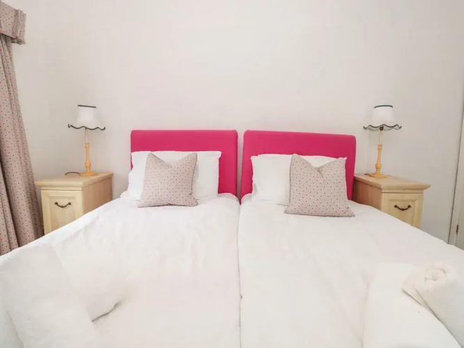2 Lee Court