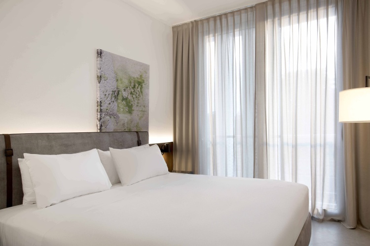 J Hotel photo 11