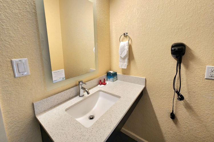 Days Inn by Wyndham Freeport
