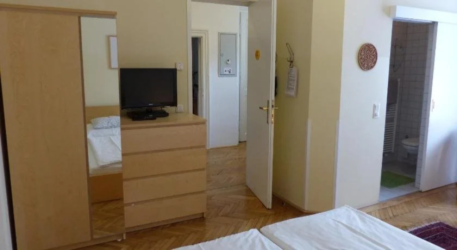 Stadtnest Bed  Breakfast