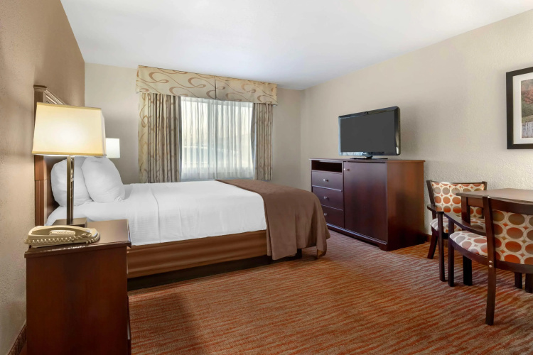 Best Western Plus Concord Inn