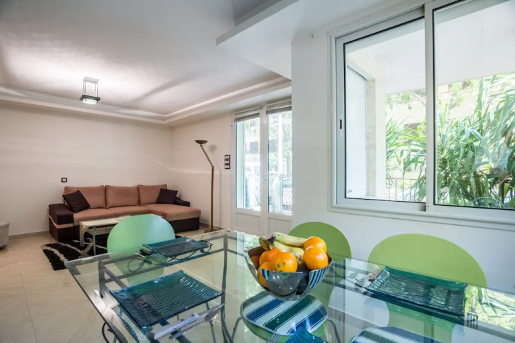 2 BDRM flat with 260m2 garden-Congress/Beaches by Weekome