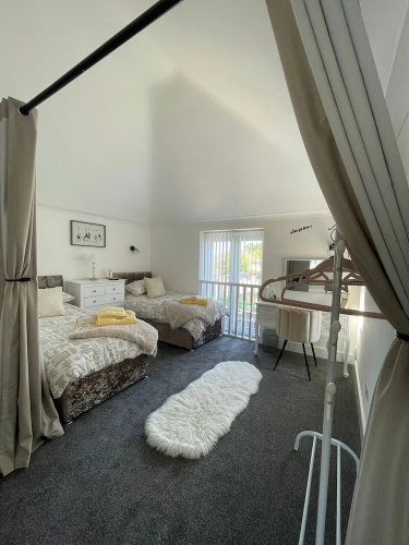 Staysolihull, Large Spacious Corner House,