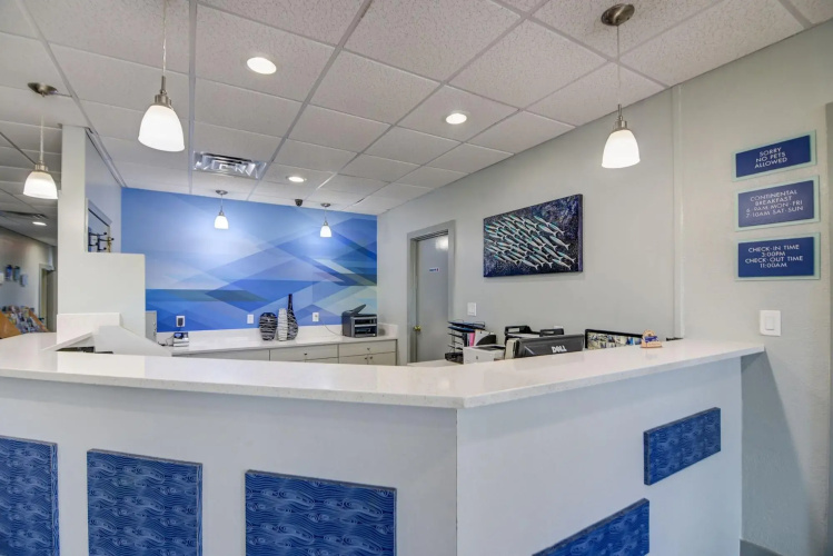 Emerald Coast Inn & Suites