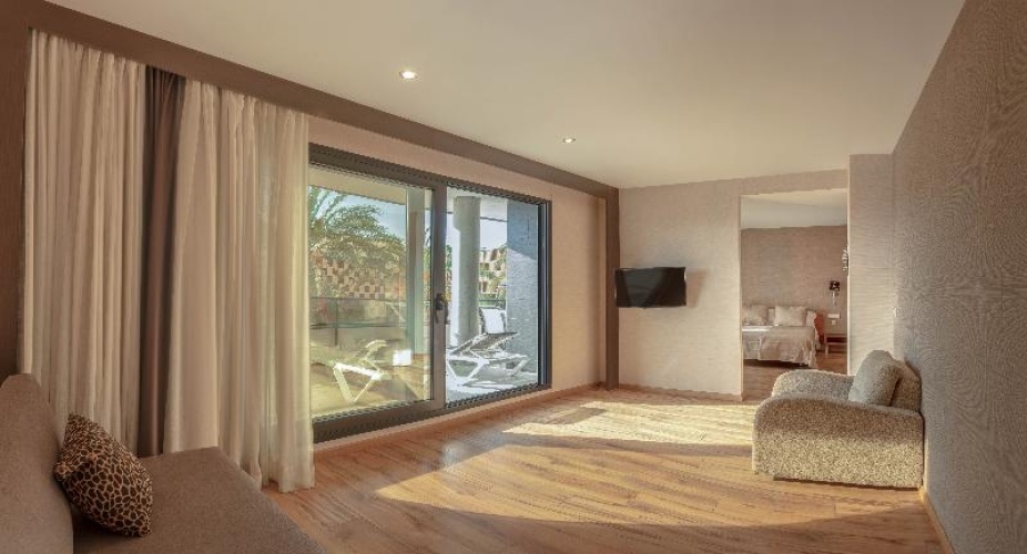 Standard Twin room with balcony