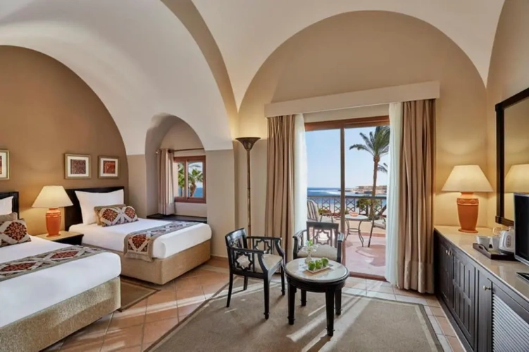 Deluxe Twin room with pool view