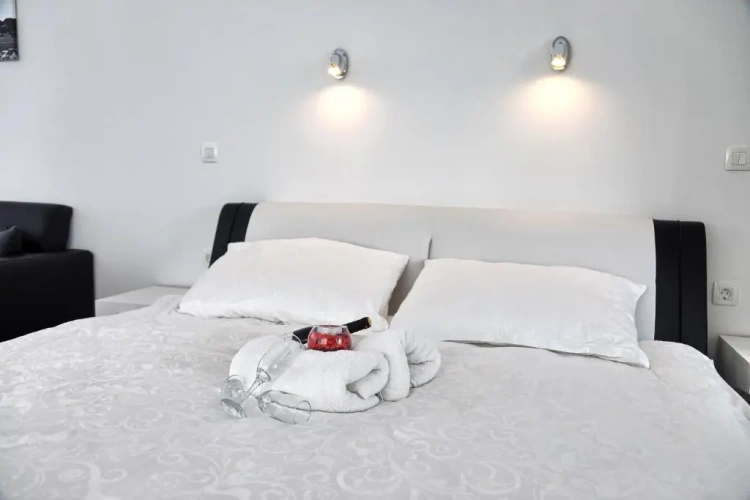 Standard Triple room with view