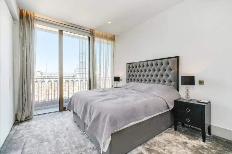 Signature Westminster Apartment