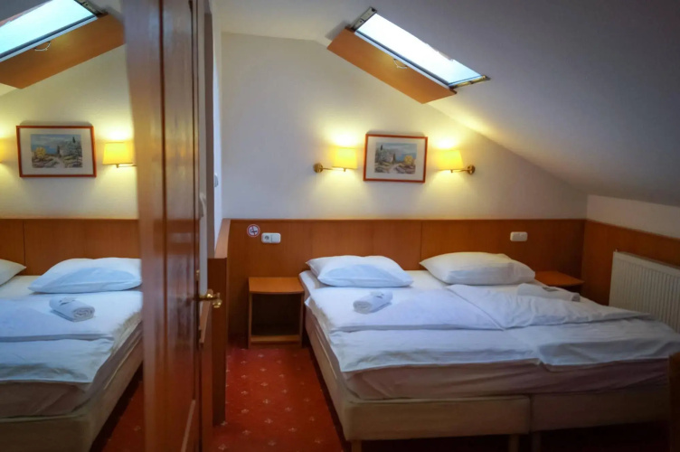Korona Hotel Panzio