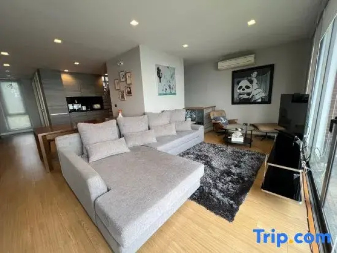 Sandbox 6 (3BR-max 12 guests)