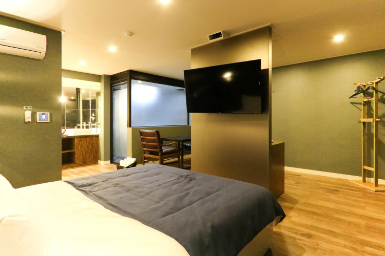 Louis Hotel