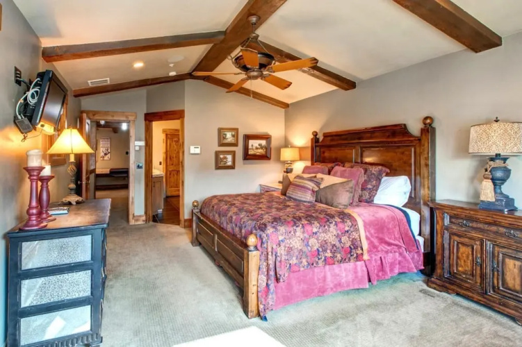 Rossi Hill 4 Bedrooms PRH-685 by KBM
