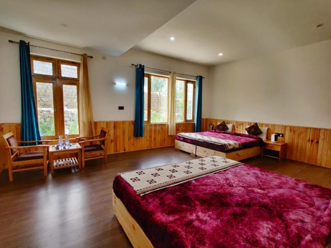 Standard Family room with garden view