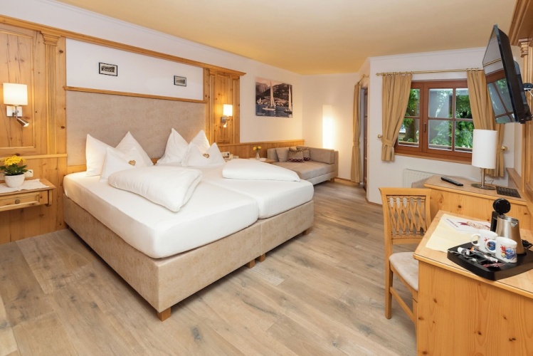 Superior Double room with city view