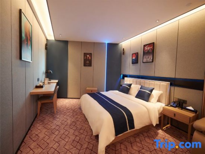Standard Double room with street view