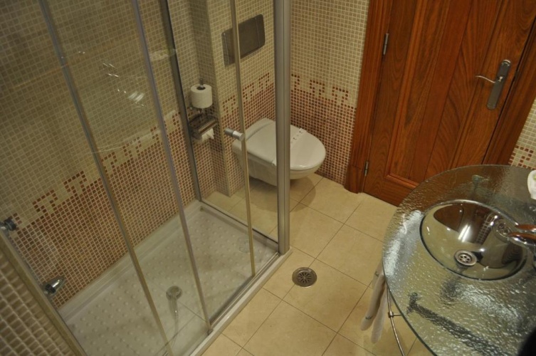 Standard Twin Basement room